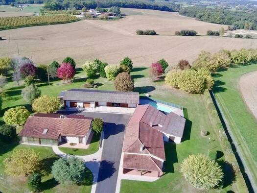 Maison à vendre 588 000 € 8 pièces 6 chambres 218 m² 126 419 m² de terrain Villeréal 47210