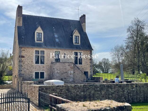 Maison à vendre 940 000 € 13 pièces 8 chambres 430 m² 19 242 m² de terrain Mans 72000