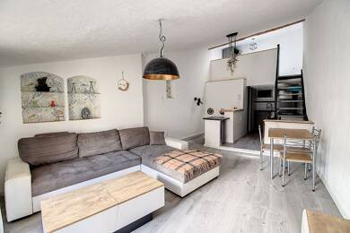 Appartement à louer 630 € 2 pièces 1 chambre 39 m² Dernier étage, Étage 3/3 La Ville Lorgues 83510