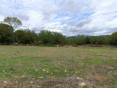 Terrain viabilisé à vendre 235 000 € 1 500 m² de terrain Tourrettes 83440