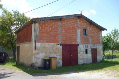 Maison de plain-pied à vendre 76 900 € 2 pièces 1 chambre 50 m² 4 700 m² de terrain Blaye 33390