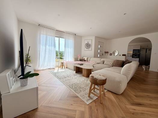 Maison de plain-pied à vendre 293 000 € 5 pièces 3 chambres 124 m² 1 400 m² de terrain Terrasson-Lavilledieu 24120