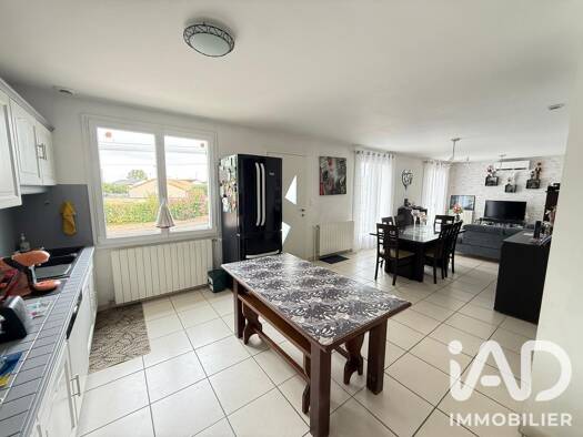 Maison à vendre 179 000 € 4 pièces 3 chambres 116 m² 850 m² de terrain Centre Naintré 86530