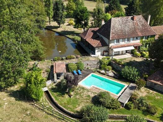 Maison à vendre - neuf 495 000 € 11 pièces 6 chambres 346 m² 14 178 m² de terrain La Chapelle-sous-Dun 71800