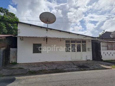 Maison de plain-pied à vendre 194 000 € 4 pièces 3 chambres 79 m² 179 m² de terrain Cayenne 97300