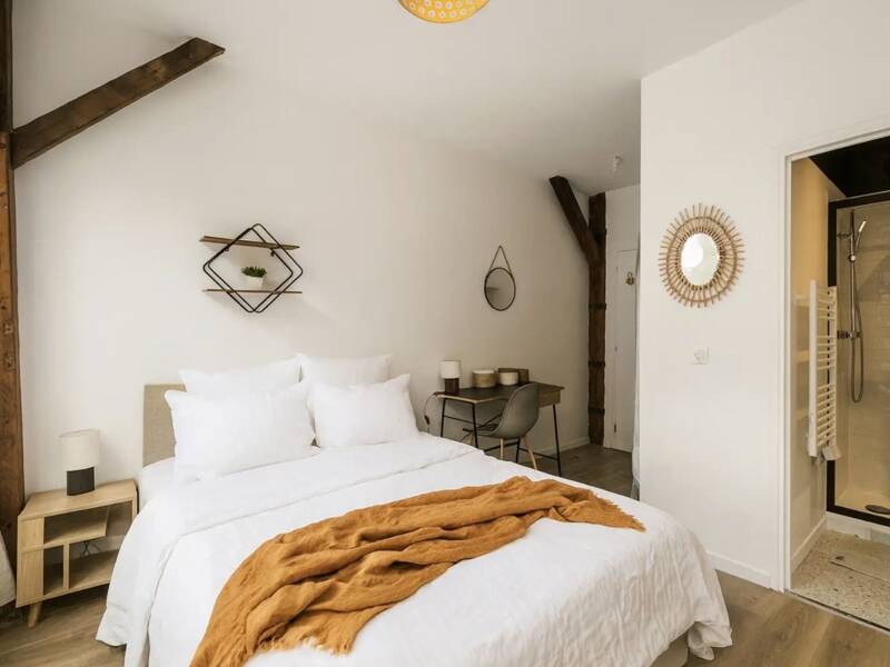 Maison à louer, 0m², PARIS 18E