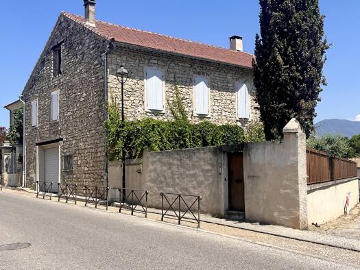 Villa à vendre 448 000 € 9 pièces 6 chambres 194 m² 360 m² de terrain Caromb 84330