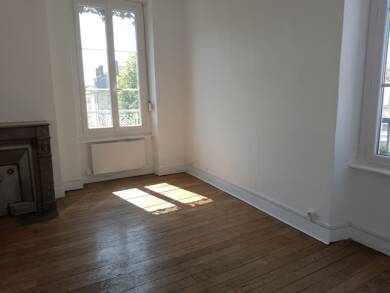 Appartement à louer 700 € 2 pièces 1 chambre 42 m² Étage 4/5 Lyon 7ème 69007