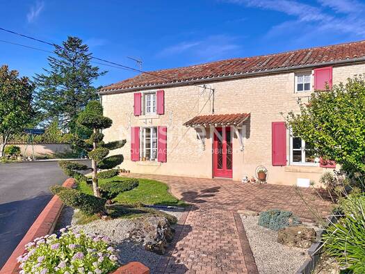 Maison à vendre 232 000 € 5 pièces 4 chambres 160 m² 977 m² de terrain Charzais Fontenay-le-Comte 85200