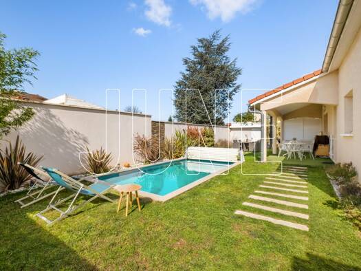 Maison de plain-pied à vendre 430 000 € 4 pièces 3 chambres 129 m² 555 m² de terrain Ternay 69360