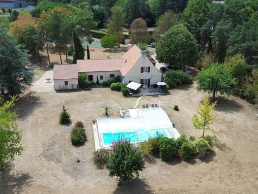 Villa à vendre 789 000 € 6 pièces 4 chambres 270,55 m² 9 232 m² de terrain Bergerac 24100