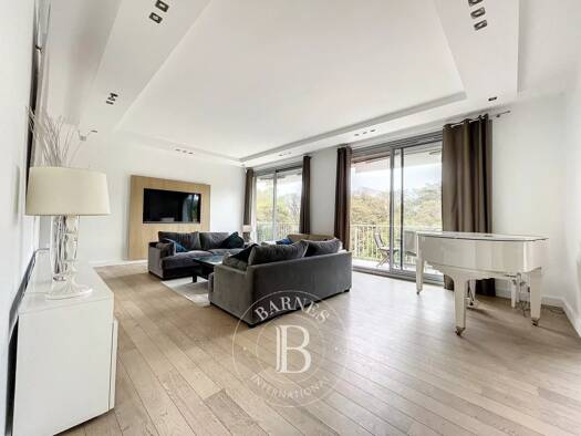 Appartement à louer 11 700 € 8 pièces 5 chambres 237 m² 3ème étage La Plaine des Sablons Neuilly-sur-Seine 92200