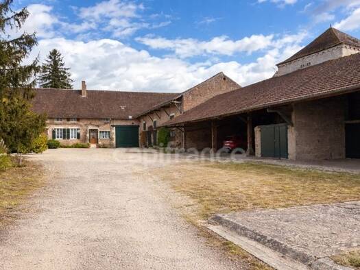 Maison à vendre 365 000 € 8 pièces 5 chambres 330 m² 3 275 m² de terrain Verdun-Ciel 71350