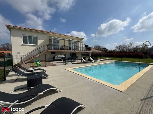 Maison à vendre 299 250 € 7 pièces 4 chambres 152 m² 2 735 m² de terrain Péault 85320