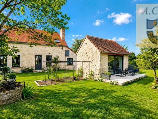 Maison à vendre 260 000 € 4 pièces 3 chambres 100 m² 970 m² de terrain Vendôme 41100
