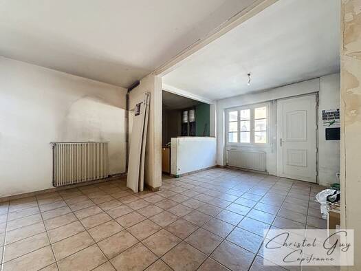 Maison de ville à vendre 59 000 € 3 pièces 2 chambres 98 m² 76 m² de terrain Sud Est-Nord Ouest Montval-sur-Loir 72500