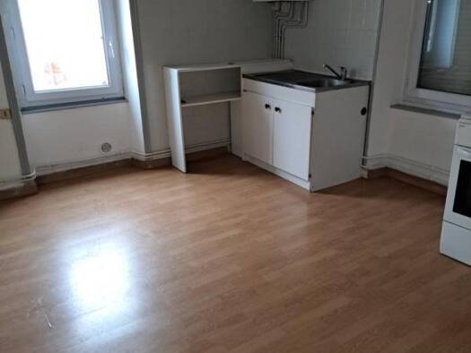 Studio à louer 370 € 2 pièces 1 chambre 28 m² Étage 2/2 Saint-Uze 26240