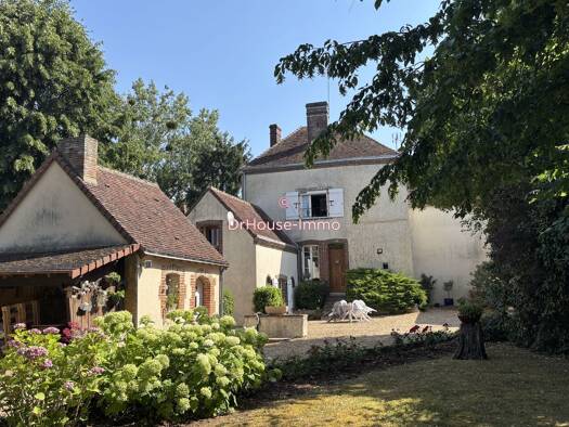 Maison à vendre 239 000 € 6 pièces 3 chambres 170 m² 4 547 m² de terrain Courgenard 99000