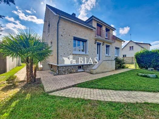 Maison à vendre 291 500 € 7 pièces 5 chambres 144 m² 1 170 m² de terrain Acquigny 27400