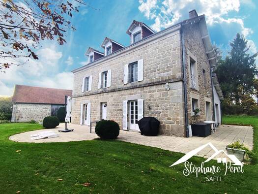Demeure à vendre 464 000 € 6 pièces 3 chambres 215 m² 16 616 m² de terrain Flayat 23260