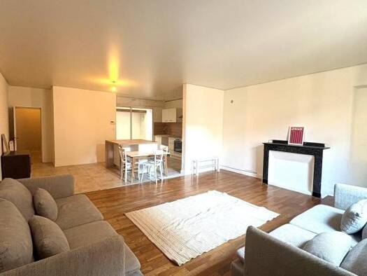 Maison de ville à louer 800 € 3 pièces 2 chambres 136,2 m² 72 m² de terrain Centre Ville Carcassonne 11000