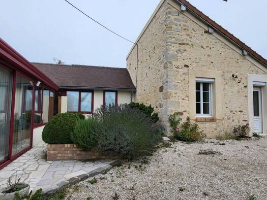 Maison à vendre 267 240 € 6 pièces 3 chambres 165 m² 1 187 m² de terrain Louan Villegruis Fontaine 77560