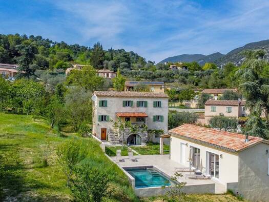 Villa à vendre 990 000 € 13 pièces 3 chambres 310 m² 3 700 m² de terrain Tourrette-Levens 06690