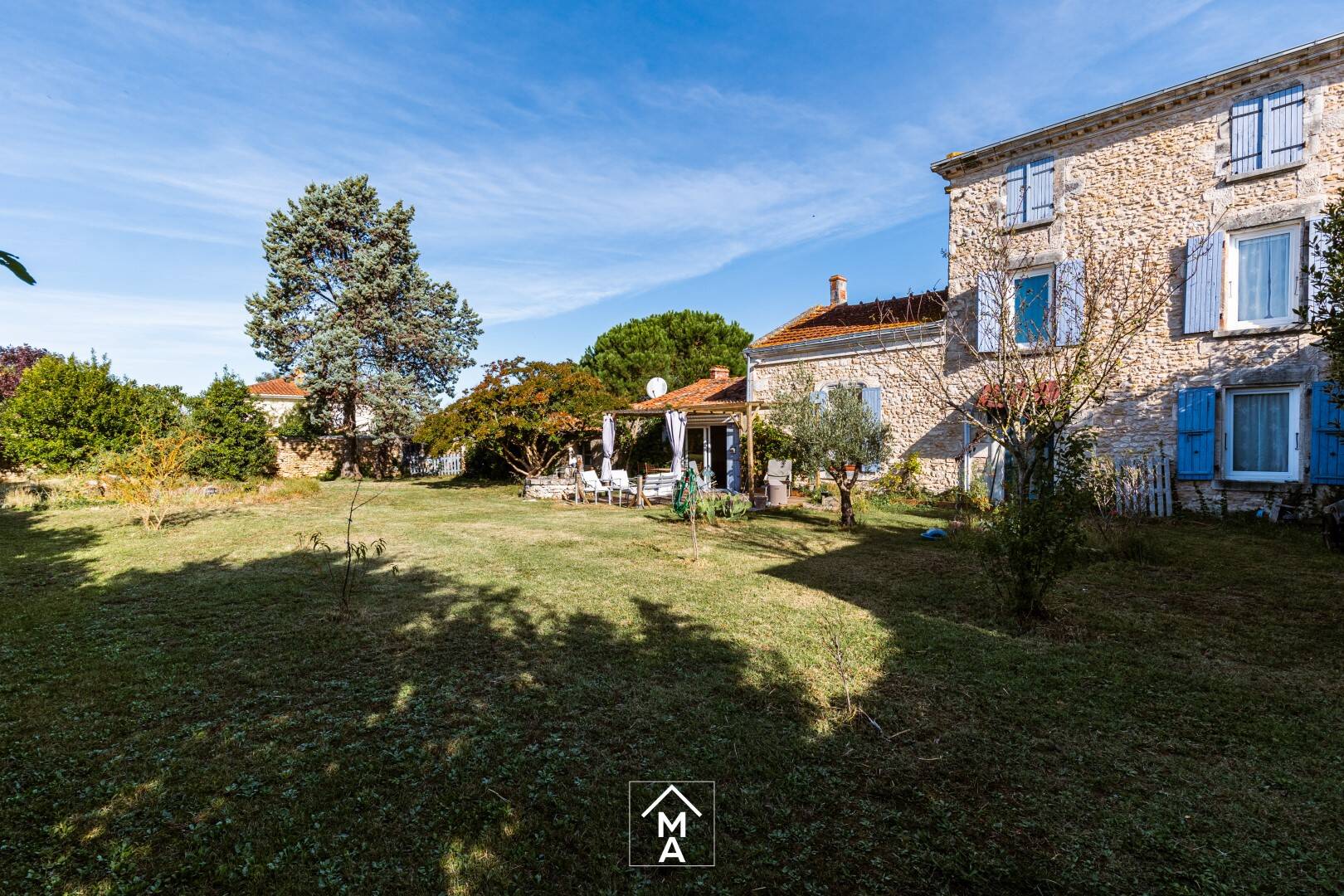 Maison à vendre, 258m², SAINT LAURENT DE LA PREE