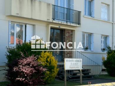 Appartement à louer 715 € 3 pièces 2 chambres 68,7 m² RDC Centre Urbain Luçon 85400