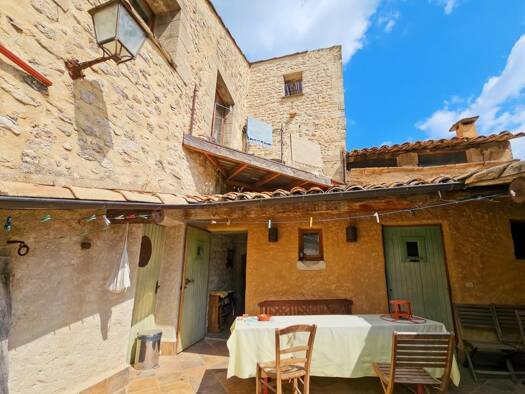 Demeure à vendre 550 000 € 12 pièces 7 chambres 486 m² 933 m² de terrain Reillanne 04110