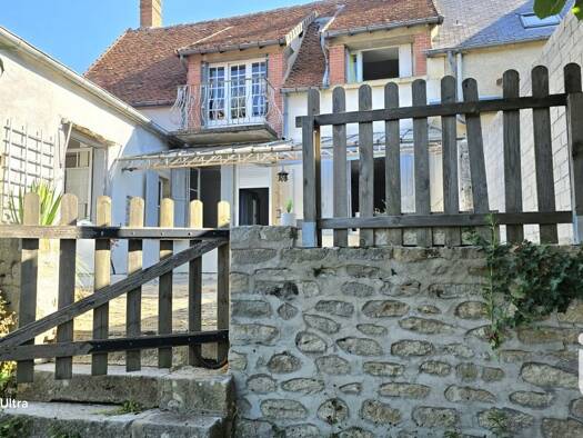 Maison de ville à vendre 85 000 € 6 pièces 4 chambres 142 m² 440 m² de terrain Centre Ville Saint-Amand-Montrond 18200