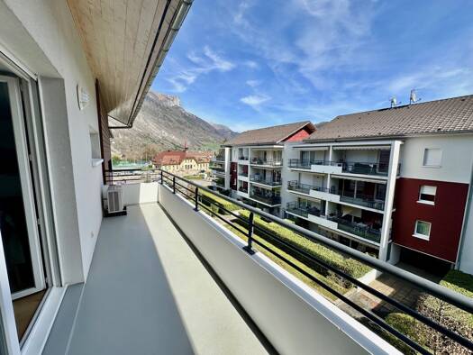 Appartement à louer 692 € 1 pièce 34 m² 3ème étage Faverges-Seythenex 74210