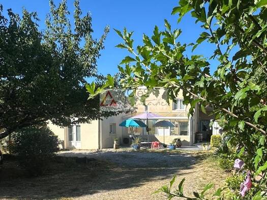 Maison de plain-pied à vendre 310 000 € 6 pièces 3 chambres 148 m² Lestiac-sur-Garonne 33550