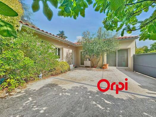 Maison de plain-pied à vendre 550 000 € 5 pièces 4 chambres 108 m² 340 m² de terrain Est Craponne 69290