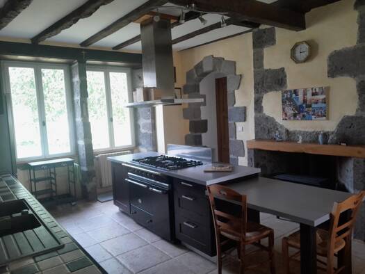 Maison à vendre 250 000 € 8 pièces 5 chambres 204 m² 905 m² de terrain Laroquevieille 15250