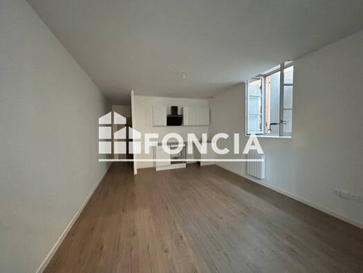 Appartement à louer 580 € 1 pièce 30,1 m² RDC centre Ville-La Chartonnière-La Barre Villefranche-sur-Saône 69400