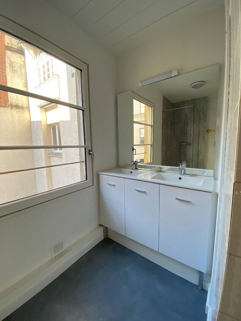 NANTES GRASLIN - Appartement meublé de Type 2 - 60.72 m² — 10