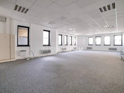 Espace bureau à vendre 1 713 600 € 408 m² de bureaux Hôtel de Ville Courbevoie 92400
