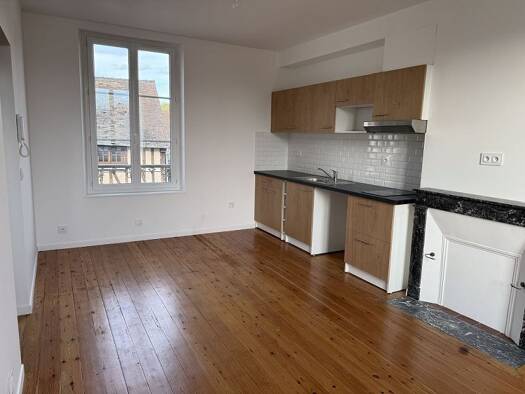 Appartement à louer 700 € 2 pièces 1 chambre 30,09 m² 1er étage Ézy-sur-Eure 27530