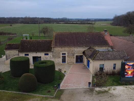 Boutique à vendre Fonds de commerce 269 000 € 5 pièces 300 m² de surface de vente Le Châtelet-en-Brie 77820