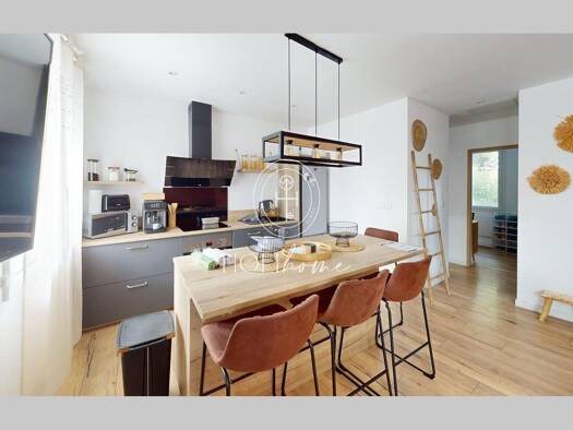 Appartement à vendre 215 000 € 2 pièces 1 chambre 42 m² Étage 1/1 Gardi-Stade Trets 13530