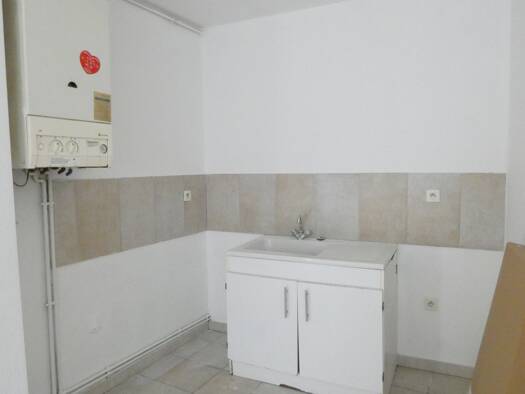 Appartement à louer 420 € 2 pièces 1 chambre 57 m² Étage 1/2 Alès 30100