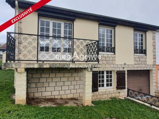 Maison de plain-pied à vendre 138 000 € 6 pièces 3 chambres 127 m² 417 m² de terrain Centre Domérat 03410