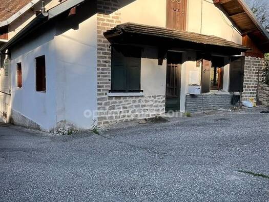 Maison de plain-pied à vendre 140 000 € 3 pièces 2 chambres 69 m² 155 m² de terrain Anglefort 01350