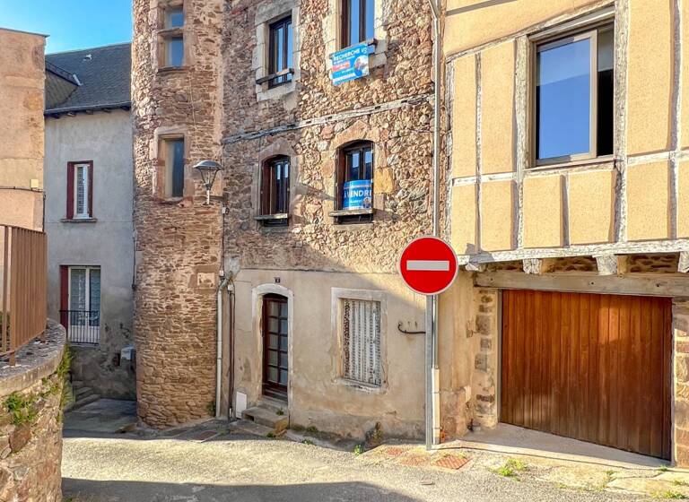 Maison à vendre 104 000 € 8 pièces 5<br/>chambres 147 m²<br/>superficie Le Monastère 12000
