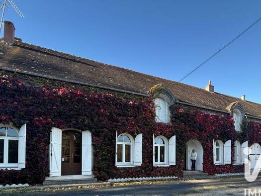 Maison à vendre 128 000 € 8 pièces 4 chambres 185 m² 3 819 m² de terrain Bézenet 03170