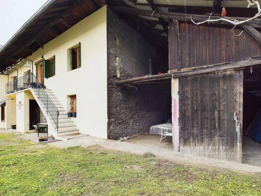 Appartement à vendre 185 000 € 3 pièces 2 chambres 70 m² Étage 1/1 Peripherie Saint-Jean-de-Maurienne 73300