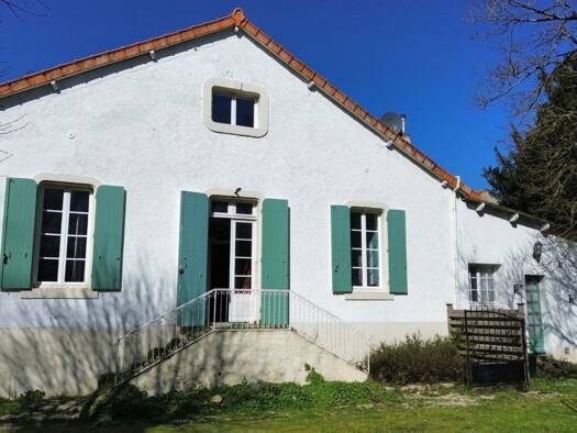 Maison à vendre 259 336 € 8 pièces 5 chambres 210 m² Le Vert 79170