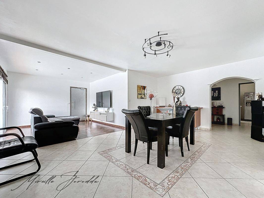 Maison à vendre, 122m², JONQUIERES SAINT VINCENT