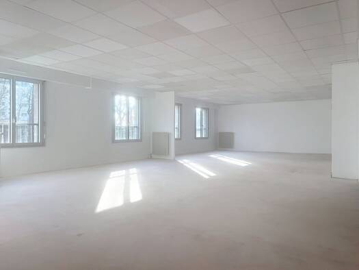 Espace bureau à vendre 790 000 € 142 m² de bureaux Versailles 78000